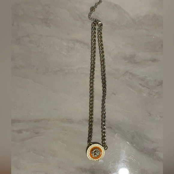 Lion pendant necklace - Picture 1 of 4